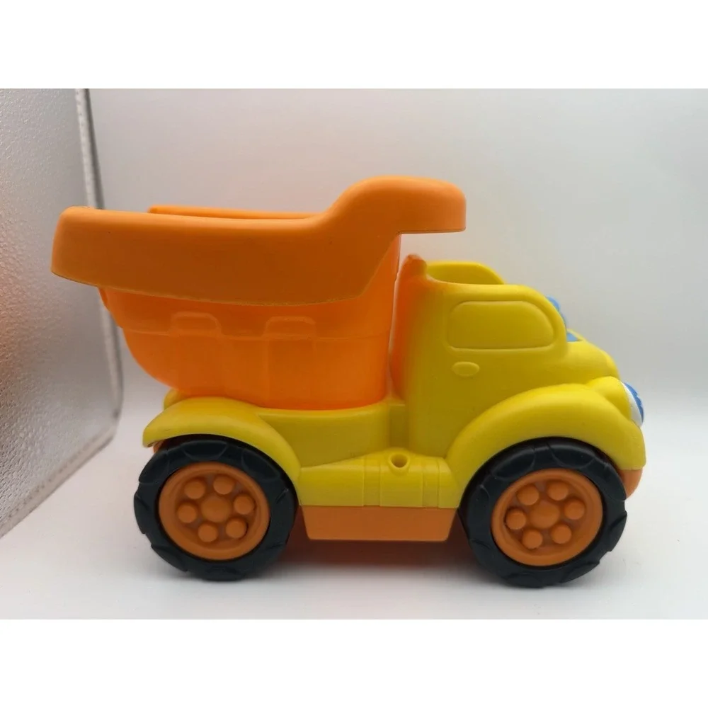 Fisher-Price Little People Dump Truck Toy 2009 Ages 1-4 Years. Works!